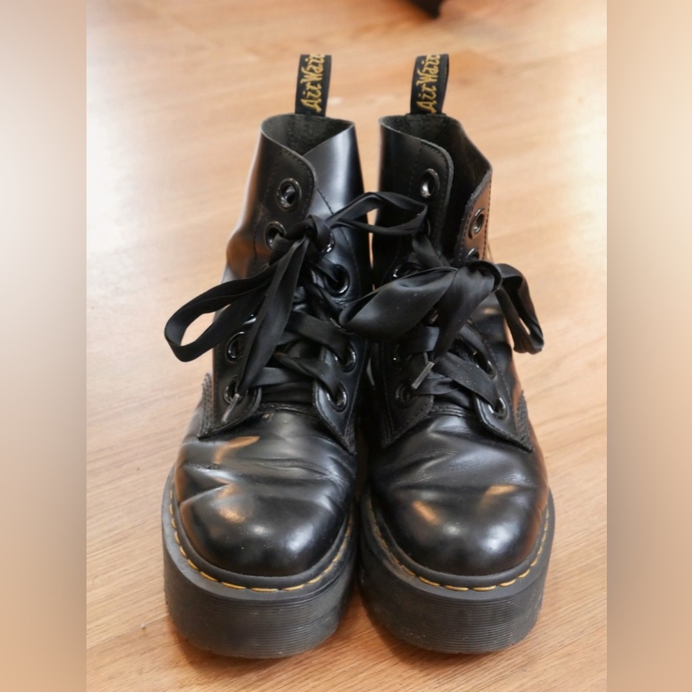 Platform Dr. Martens Women’s Size 8
